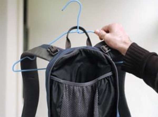 Как стирать рюкзак в стиральной машине и руками: основные правила «большой стирки»