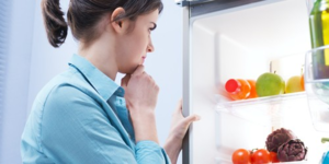 Как эффективно избавиться от неприятного запаха из холодильника?