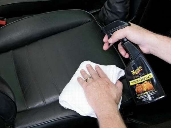 Чем оттереть пятно в машине, чтобы сиденье стало, как новое?