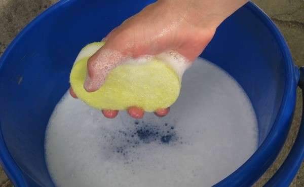 Для мыльного раствора используйте хозяйственное мыло