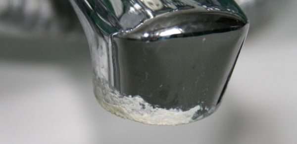 Как отмыть пластмассу от водного камня