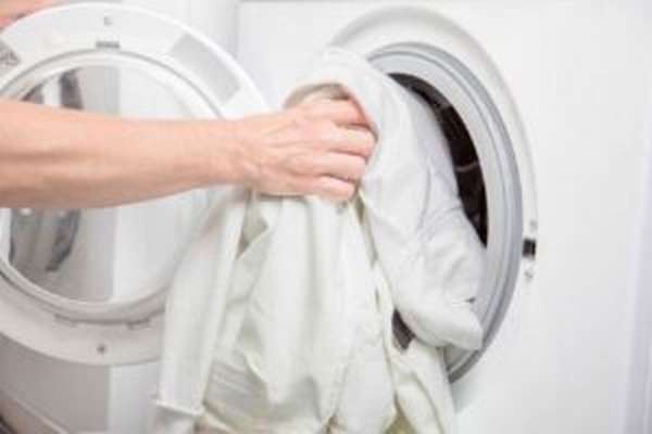 Как стирать белые вещи в стиральной машине