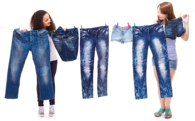 Как постирать новые джинсы, чтобы они не потеряли цвет