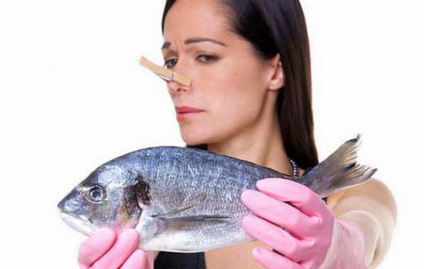 Рыбий аромат можно перебить более приятным.