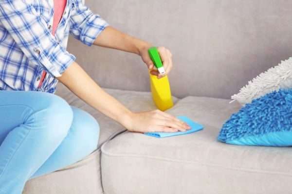Убрать пятно мочи с дивана в домашних условиях