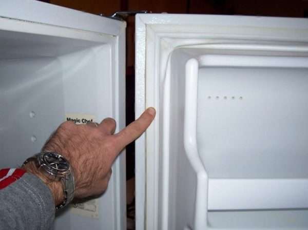 Как поменять резинку на двери холодильника