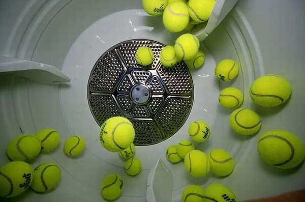 Подробный алгоритм, как стирать пуховик с теннисными мячиками