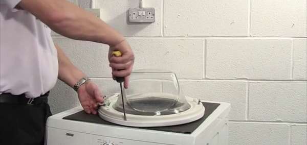 Как отремонтировать дверцу стиральной машины