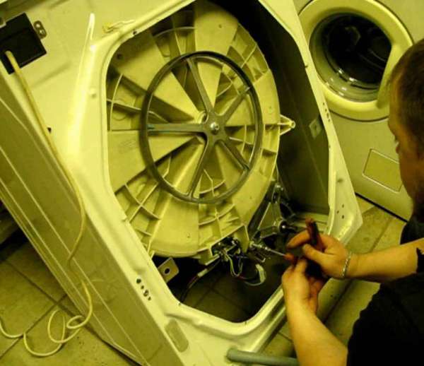 Ремонт стиральных машин Ariston своими руками