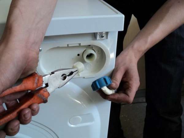 Демонтаж впускного клапана стиральной машины