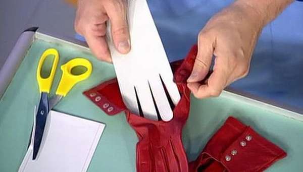 Как правильно постирать кожаные перчатки своими руками?