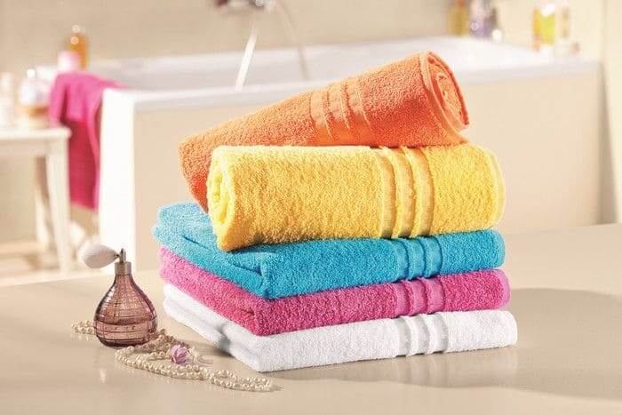 Почему махровые полотенца после стирки становятся жесткими и что с этим делать